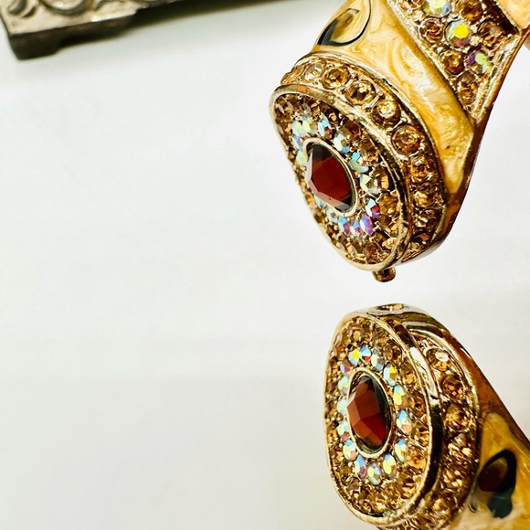 🔥  Gorgeous Rhinestone Statement Bracelet - Picture 11 of 17